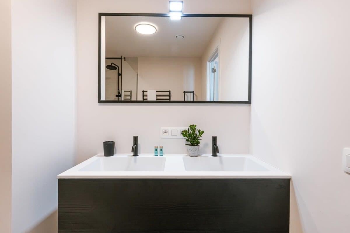Huswell - Modern For Up To Five People *